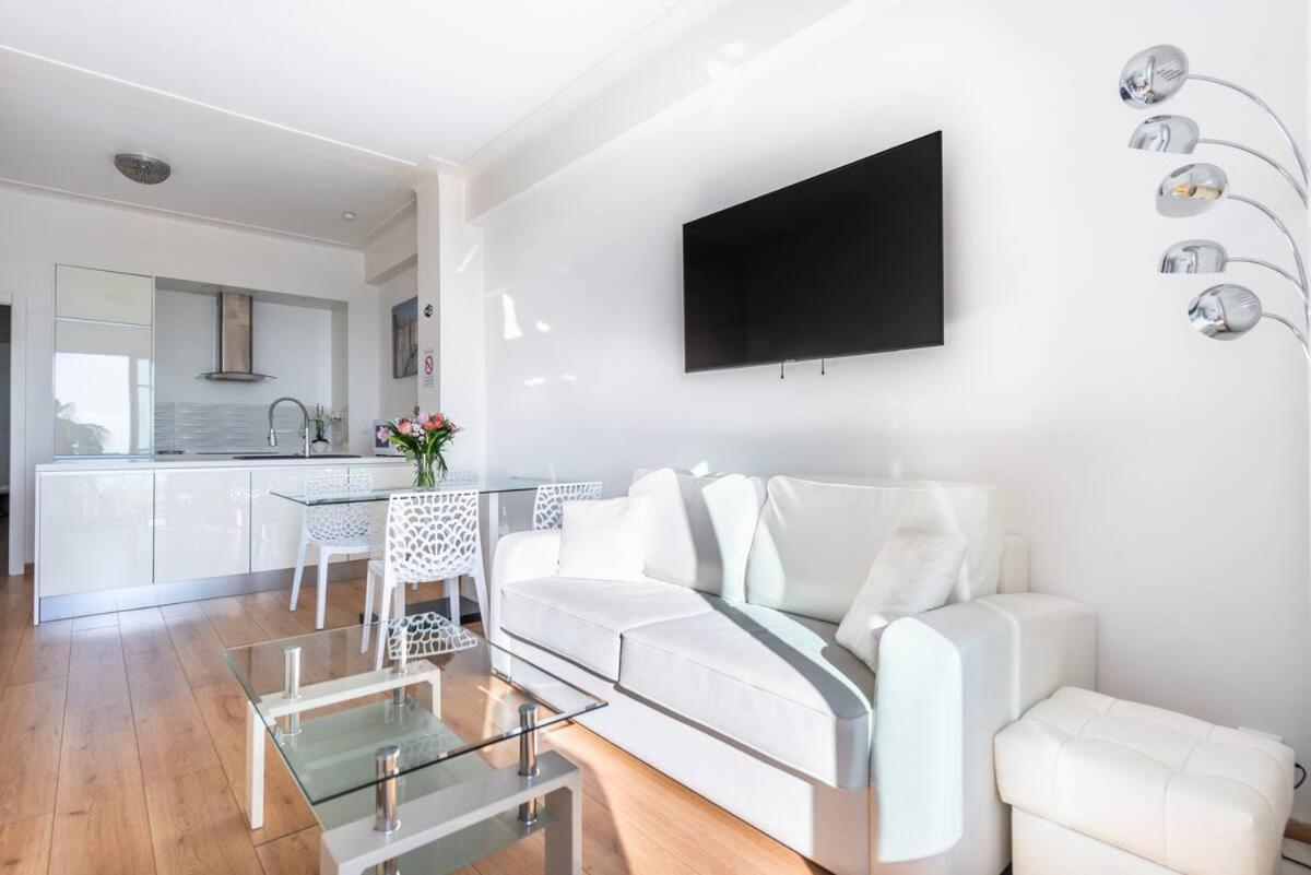 Modern Sea View Apartment On Promenade Des Anglais Ница Екстериор снимка